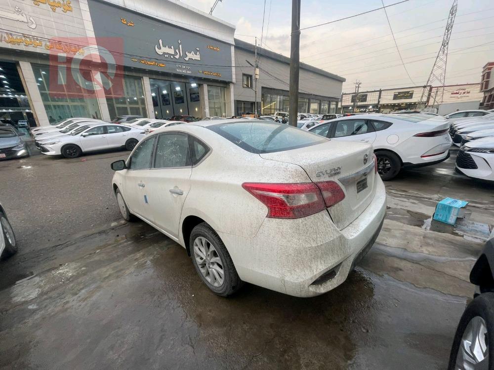 نيسان سيلفي